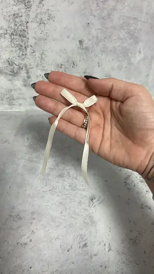 פפיון סאטן שמנת דק- 10 יח'