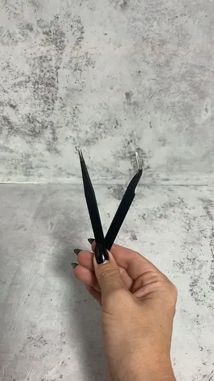 זוג פינצטות בצבע שחור מדורגת וישרה 11 ס"מ